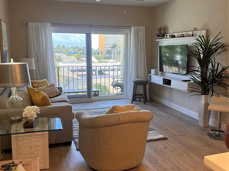 400 N Riverside Dr #410 — Photo 8