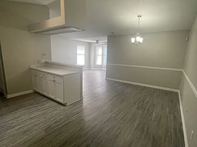 6246 Rosecroft Dr — Photo 3