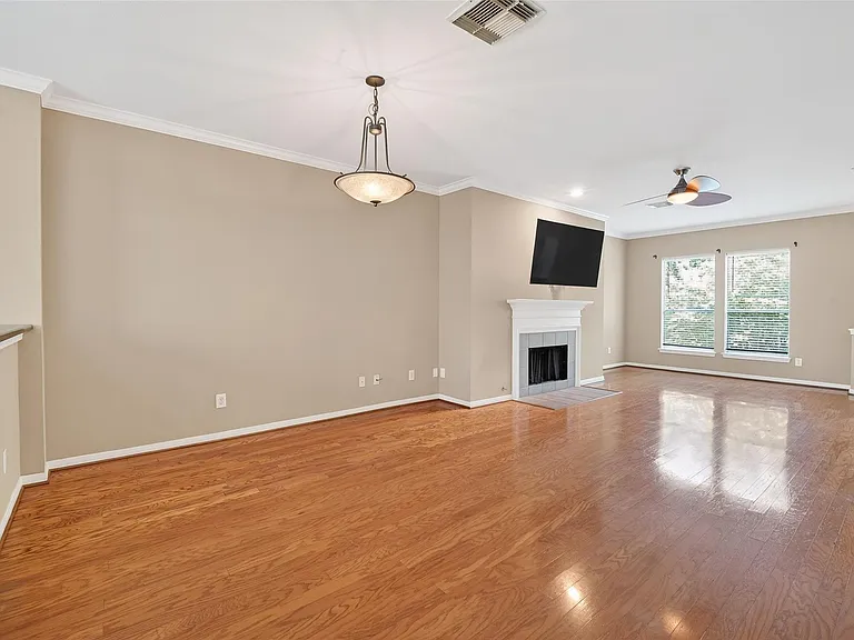2804 Chenevert St — Photo 18