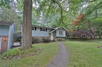 3rd image of 3161 Douglas Rd