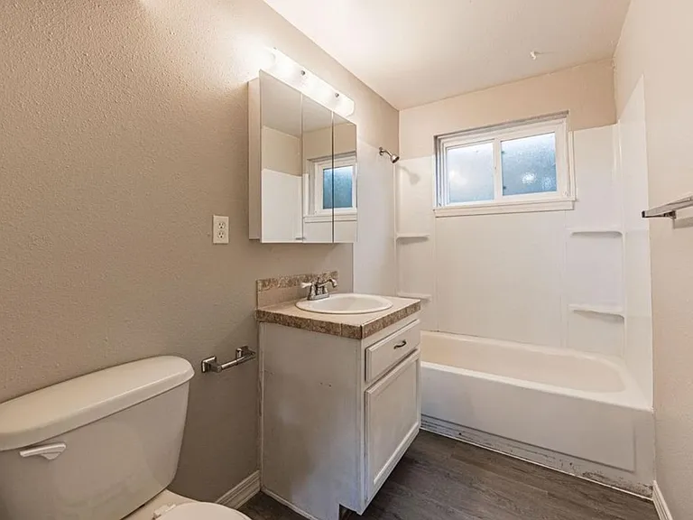 1196 Magnolia St #B — Photo 10