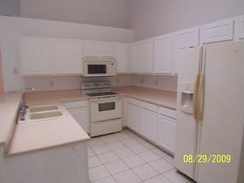2nd image of 2711 Bond St