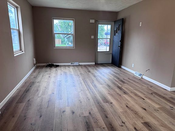 3rd image of 138 E 5th St