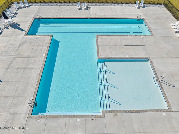4th image of 423 Blue Pennant Court