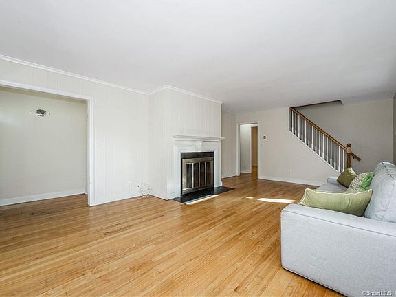 3rd image of 35 Woodland Dr