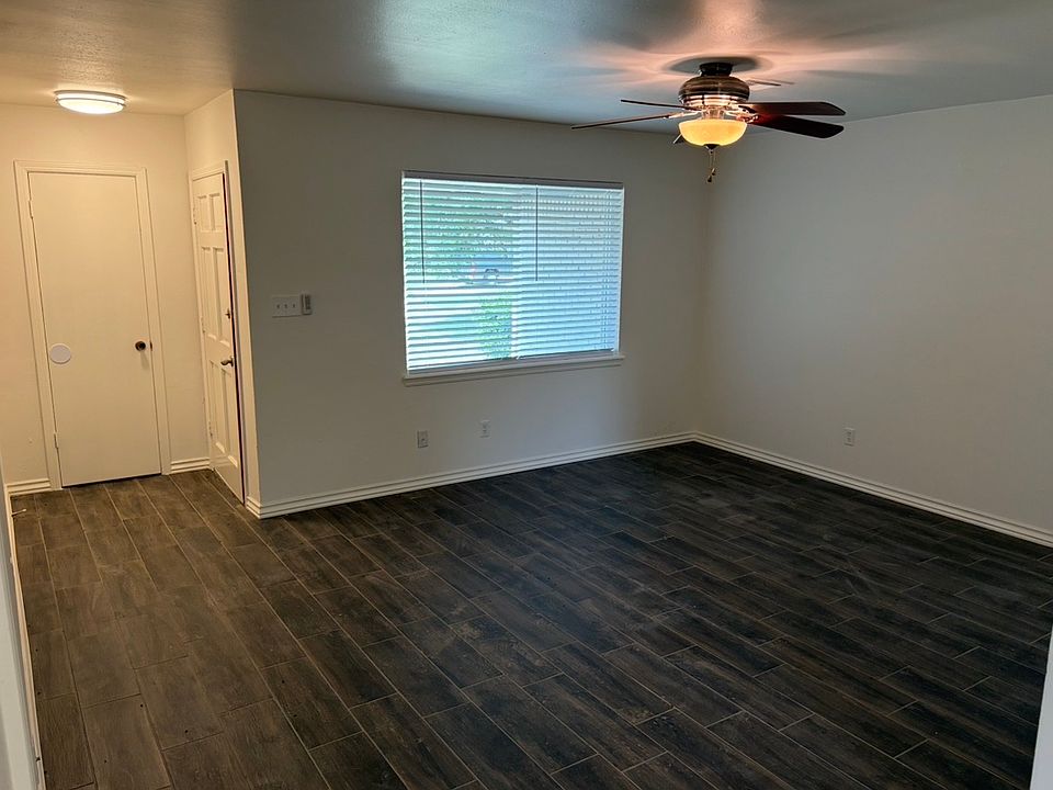 1st image of 1718 Surrey Pl