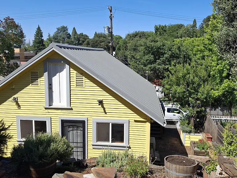 107 N Stewart St — Photo 1
