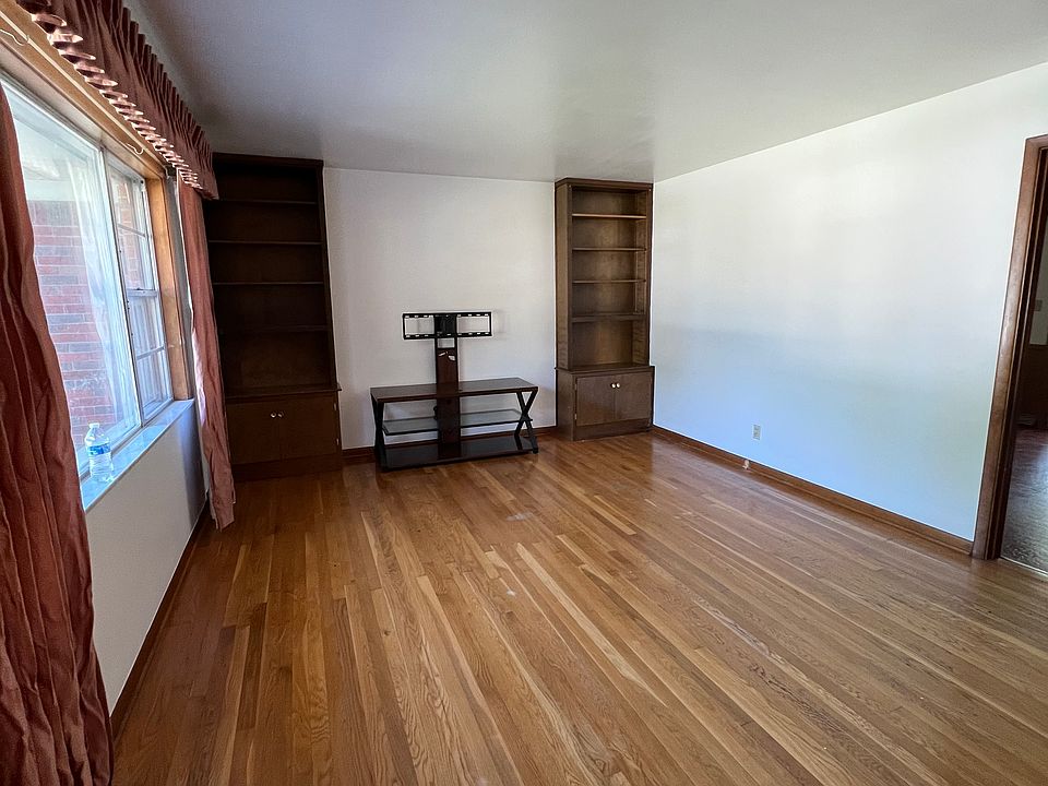 1st image of 8238 Linda Leigh Ln #1