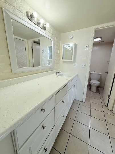 BROADWAY APARTMENTS — Photo 22