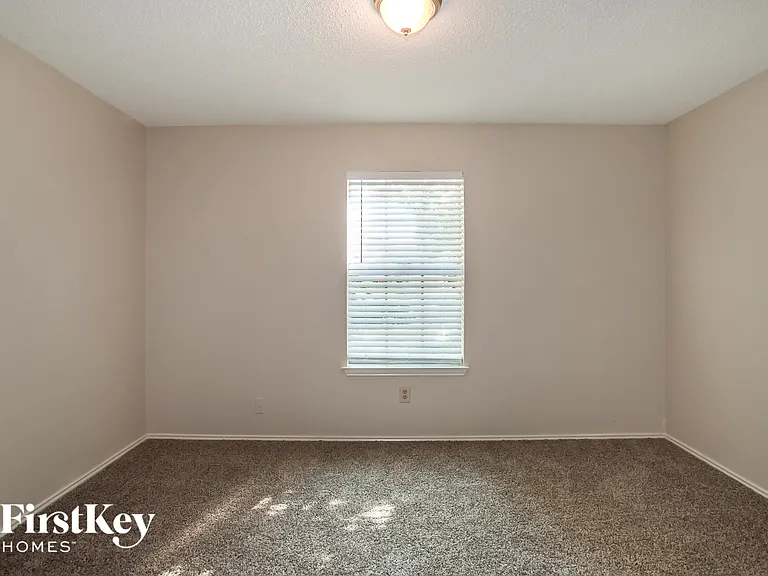 624 S Waxahachie St — Photo 11