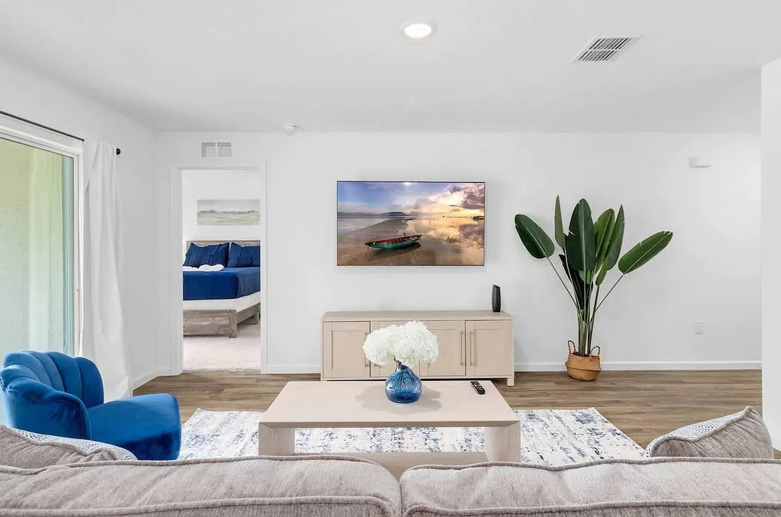 3 bed, 2.0 bath, 1474 sqft, $4,043 — Photo 2