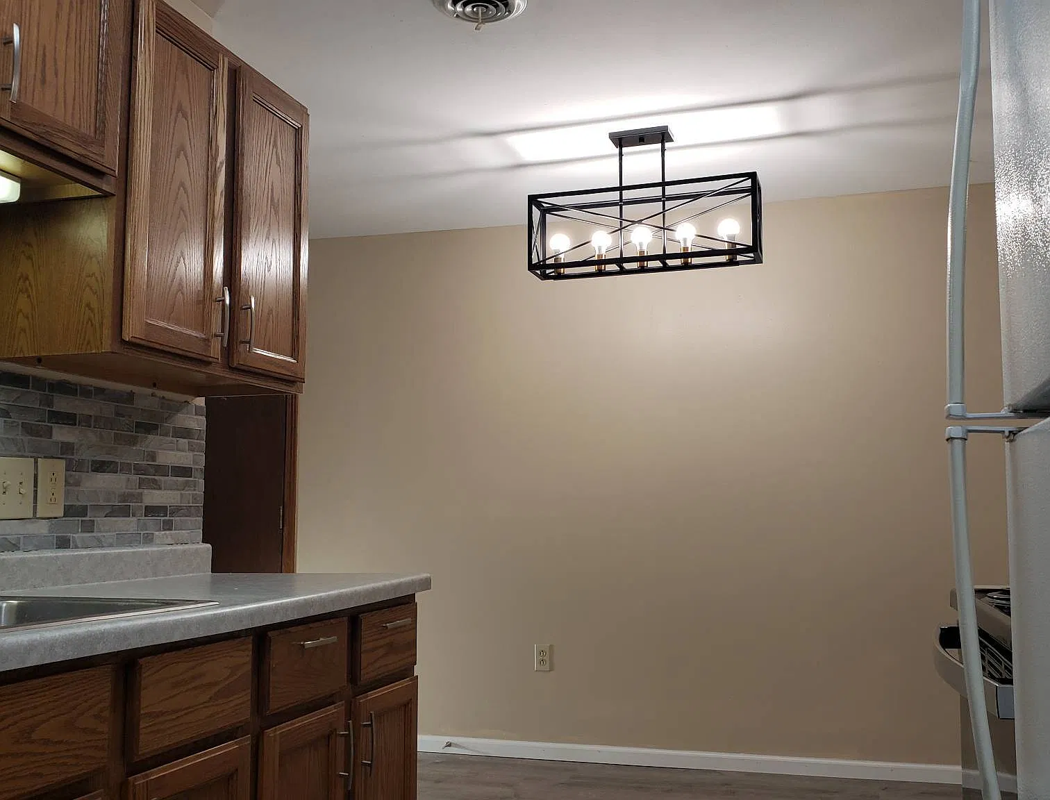 550 Waterloo Road - 4 — Photo 2