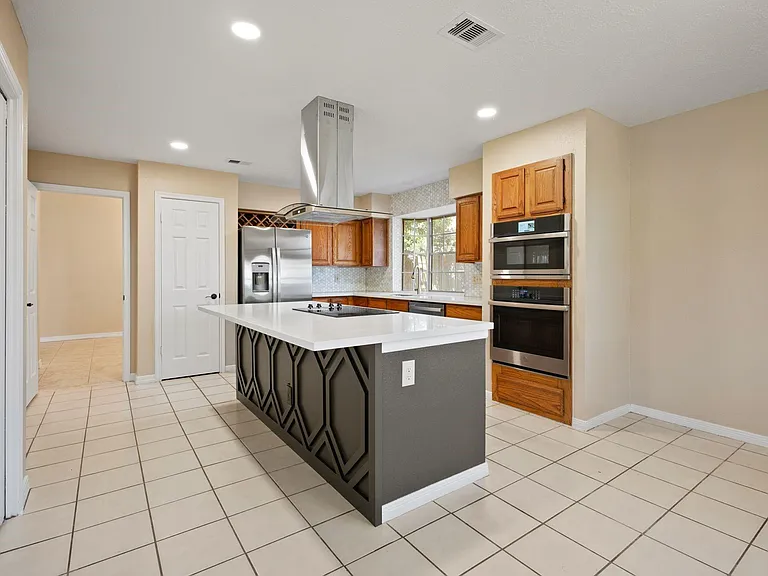 710 Lochnell Dr — Photo 11