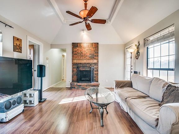 5th image of 409 Kamber Ln