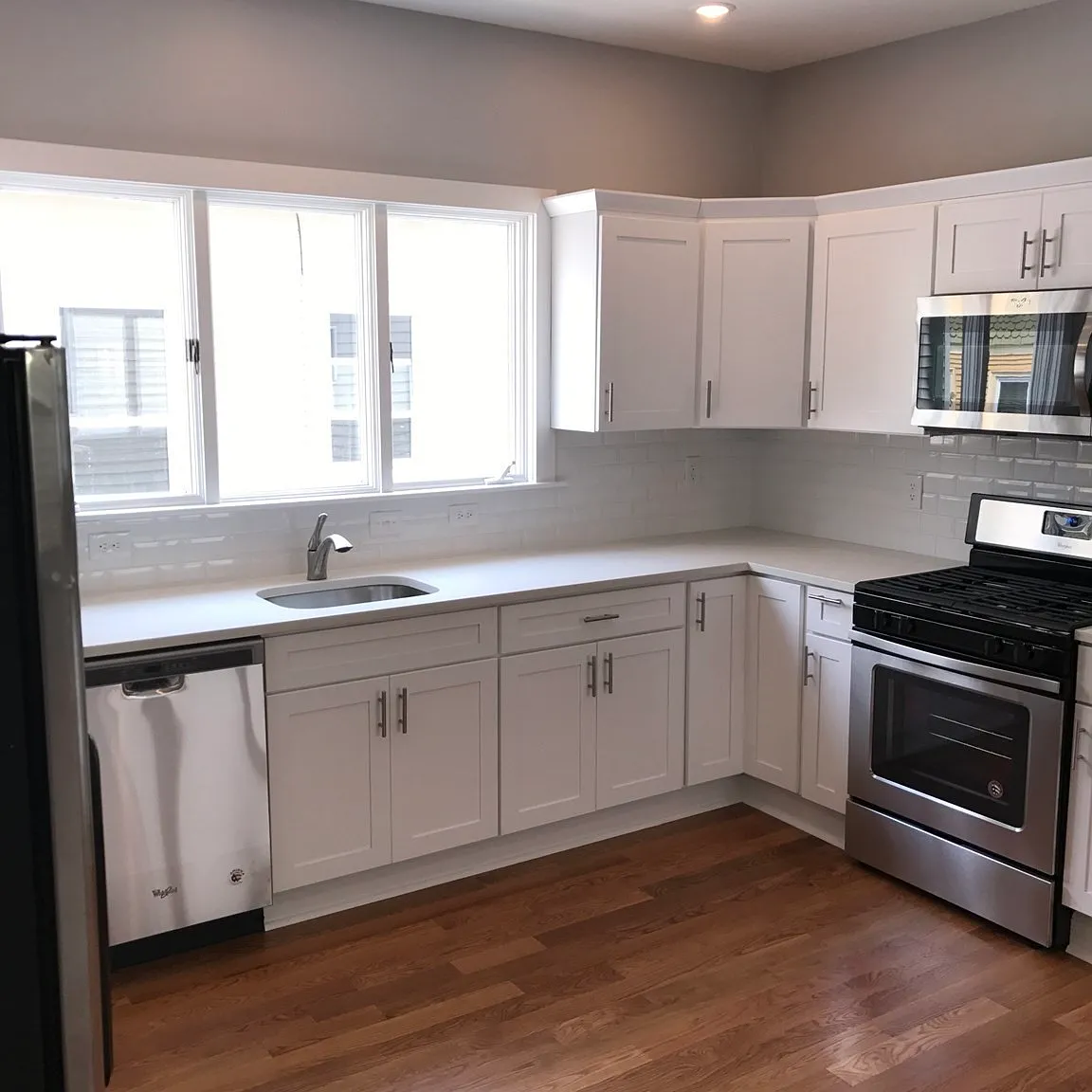 4 bed, 2.0 bath, 1900 sqft, $4,400 — Photo 3