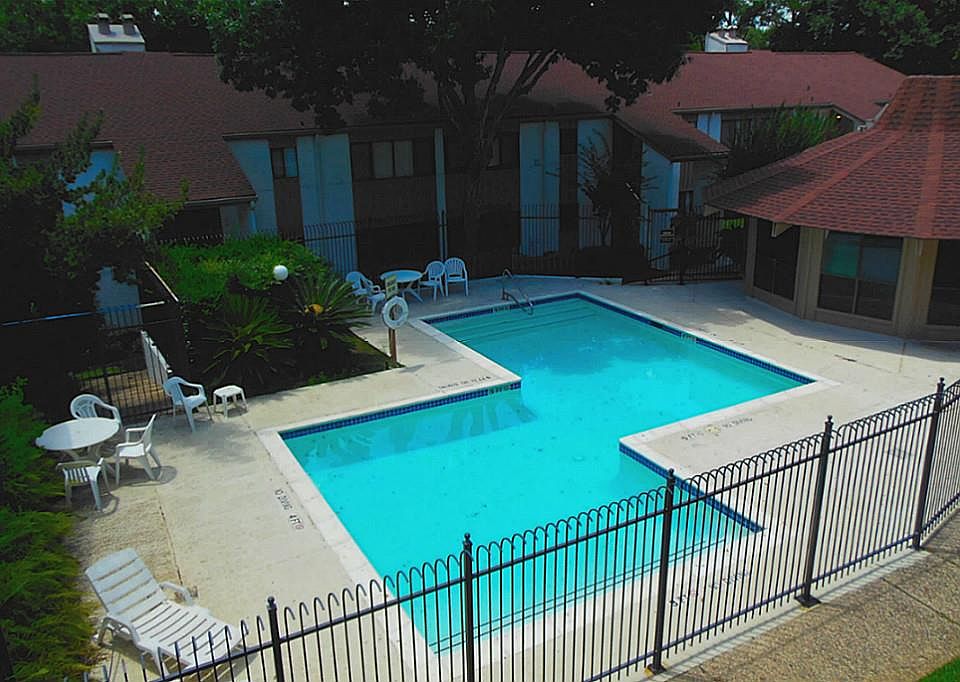 1st image of 12100 Melville Dr APT 906