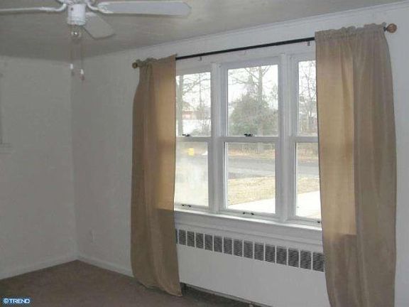 5th image of 17 Deerpond Blvd