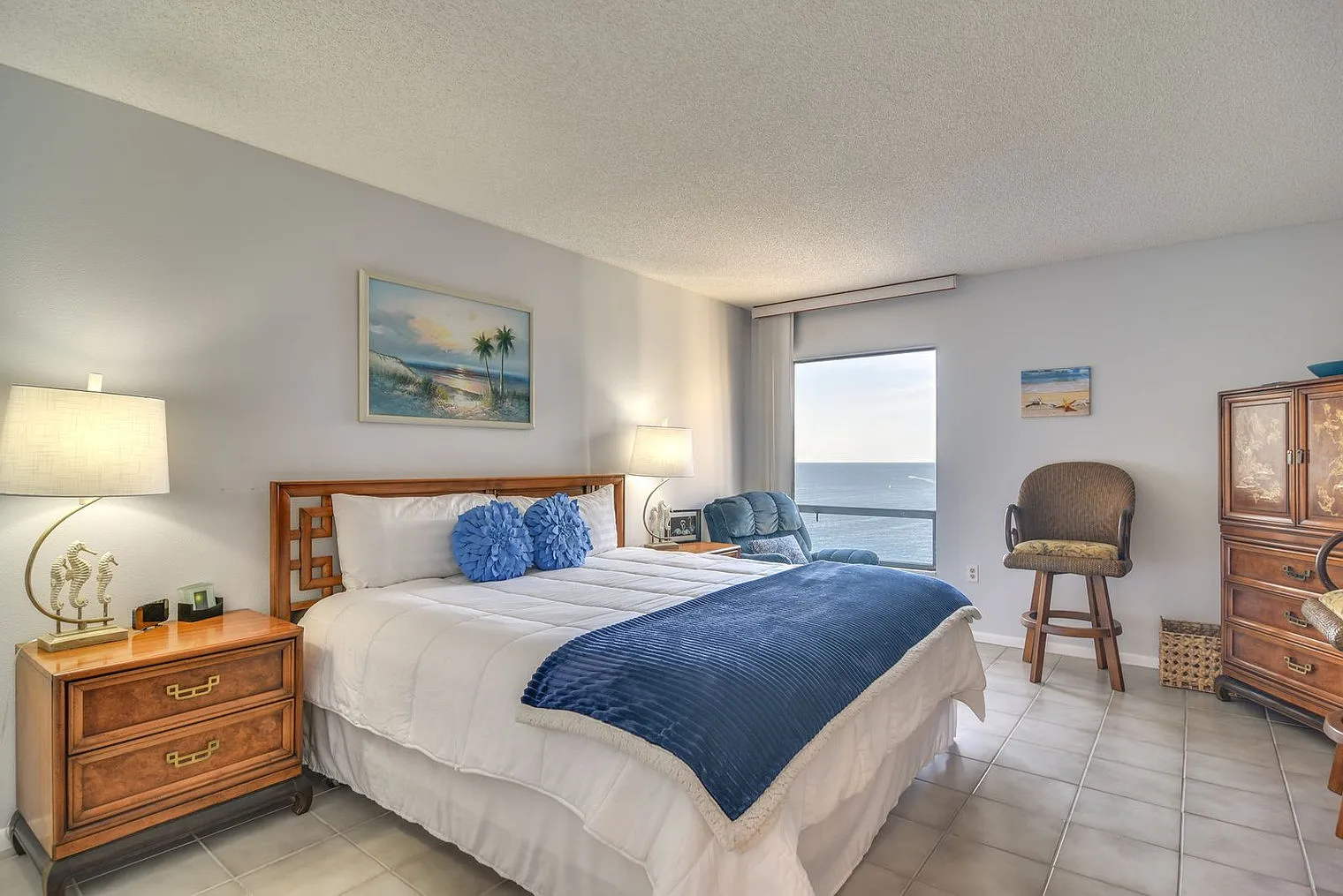 2 bed, 2.0 bath, 1259 sqft, $3,823 — Photo 4