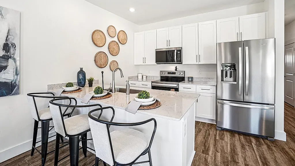 4 bed, 1554 sqft, $1,899 — Photo 3