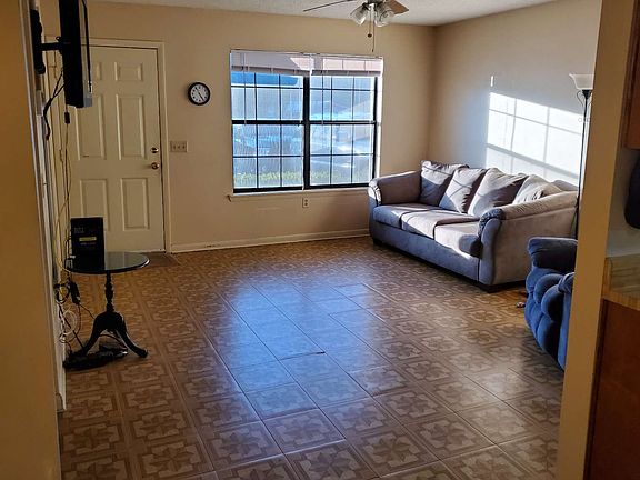5th image of 233 SW Shady Oak Way