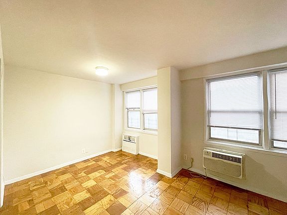 5th image of 18311 Hillside Ave APT 2P