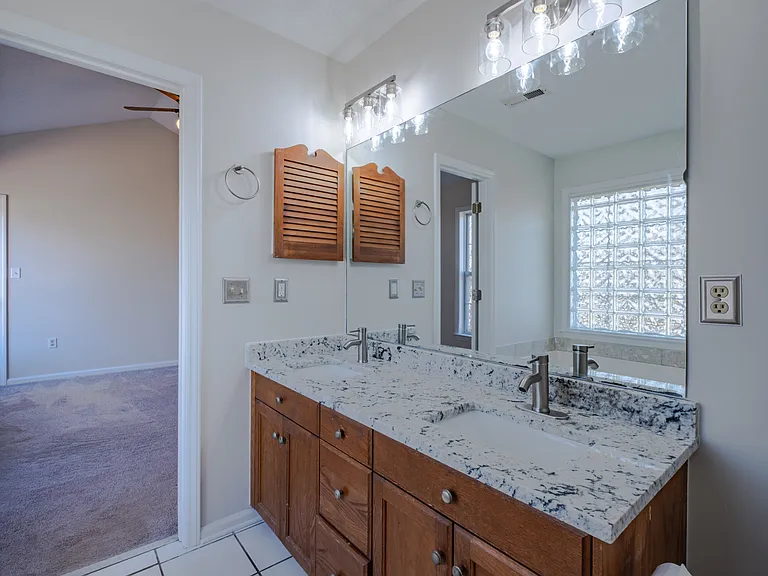 117 Eagle Ct — Photo 12