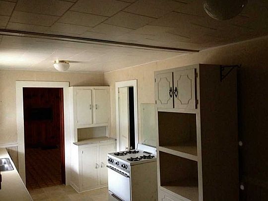 3rd image of 1045 Avenue J