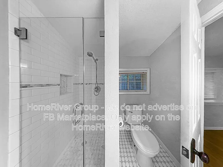 711 E 50th St #A — Photo 8