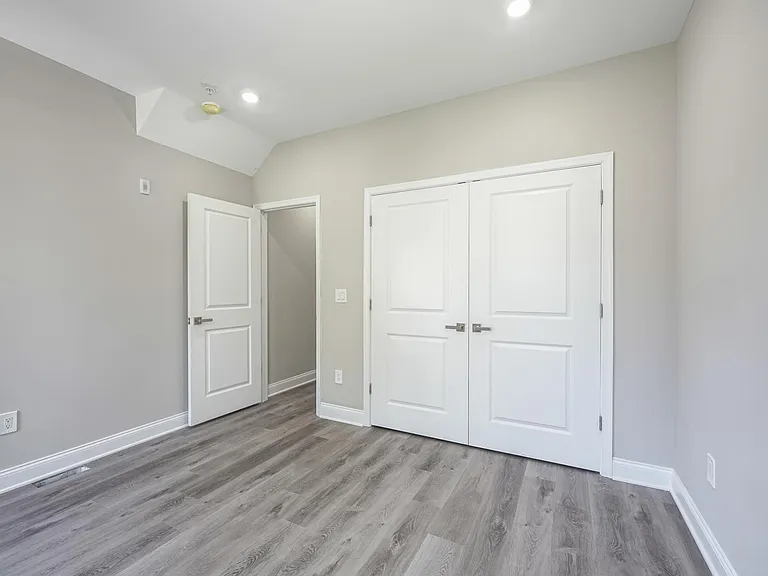 5223 Irving St #1 — Photo 14