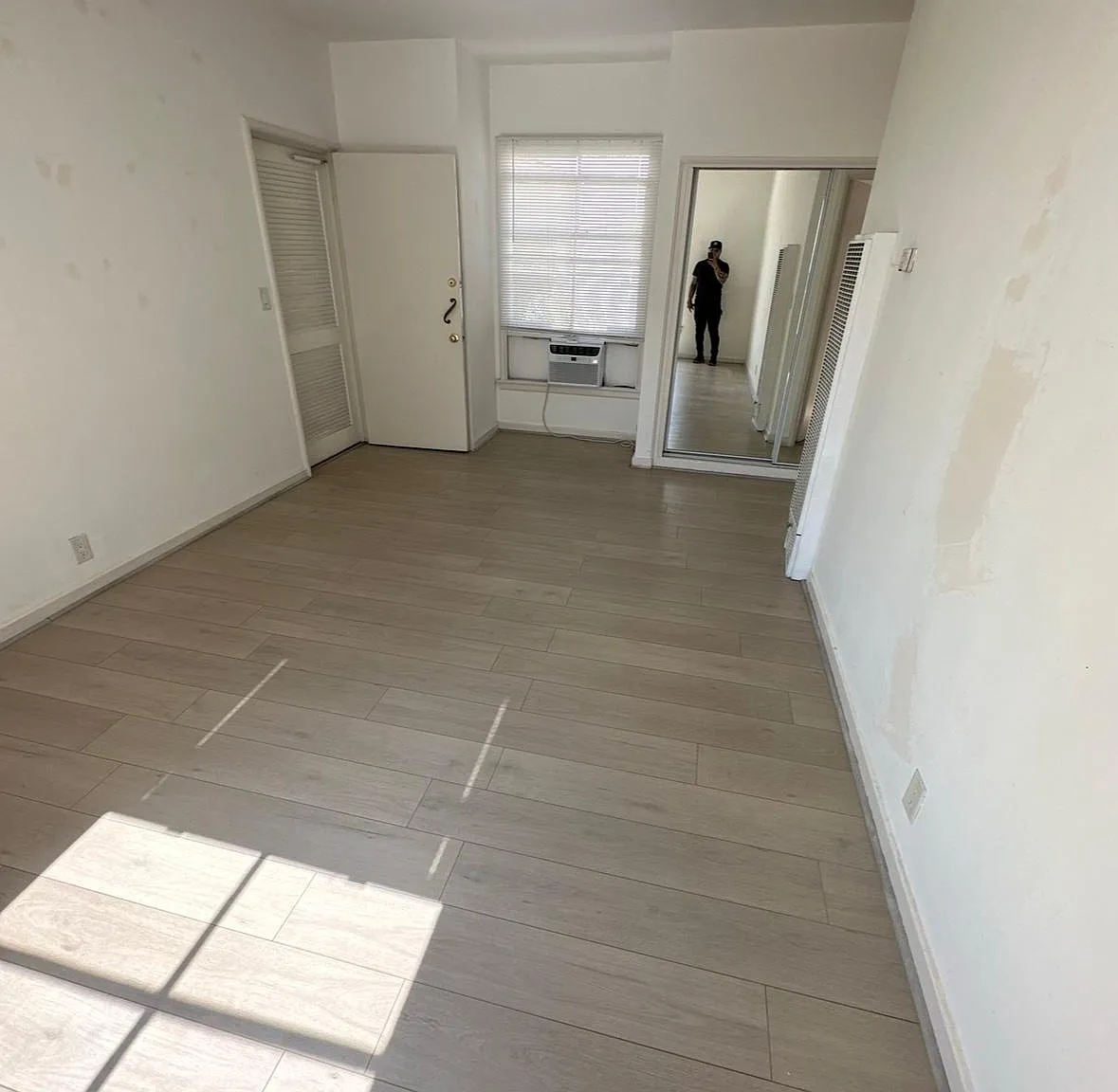 1463 S Sherbourne Dr — Photo 4
