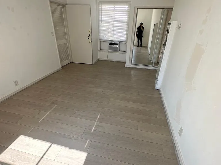 1463 S Sherbourne Dr #B — Photo 4