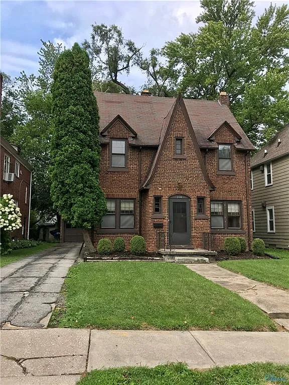 2133 Wyndhurst Rd photo 1