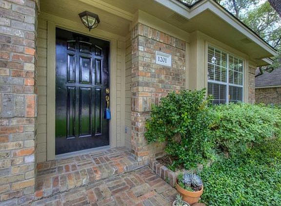 4th image of 1201 Sugarberry Dr