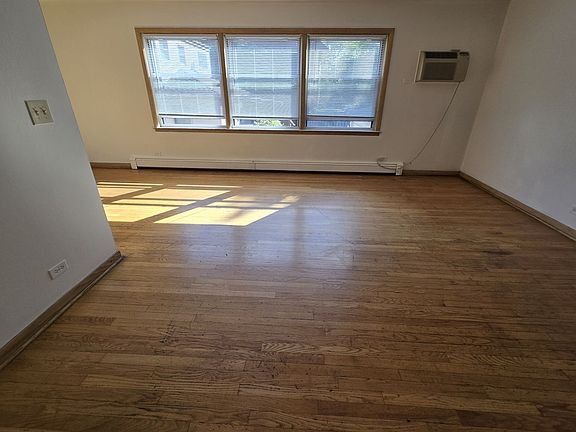 4th image of 4114 N Kedvale Ave APT 2E
