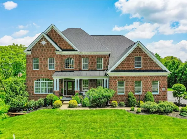 4263 Duckhorn Dr, Coraopolis, PA 15108