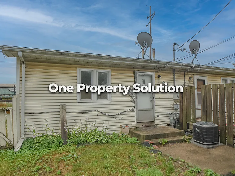 1149 E Logan St — Photo 15