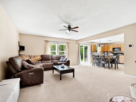 3rd image of 925 Balto Dr