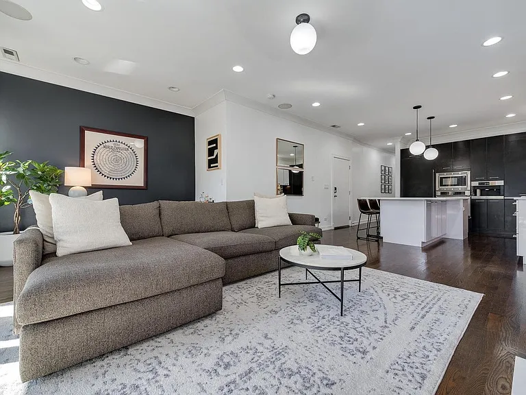 1424 W Walton St #2 — Photo 9