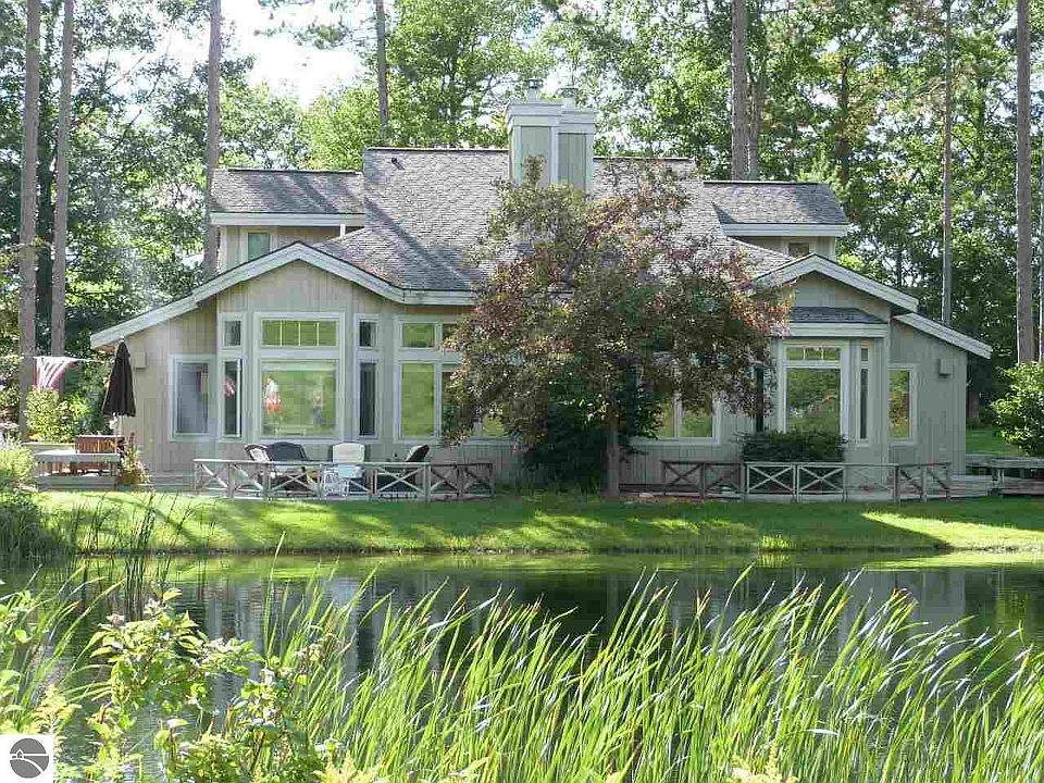1st image of 42 Willow Park Dr