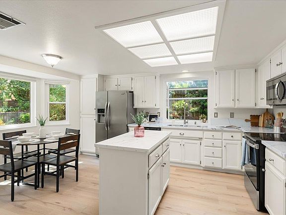2nd image of 2971 Windsor Ct