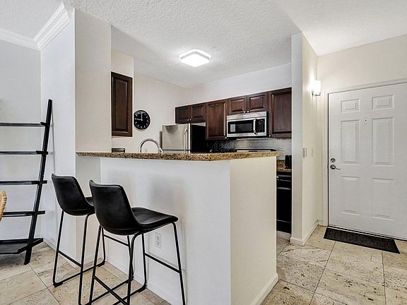 2nd image of 580 Sapodilla Ave #1