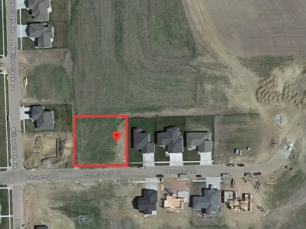 8304 E Roughlock St, Sioux Falls, SD 57110
