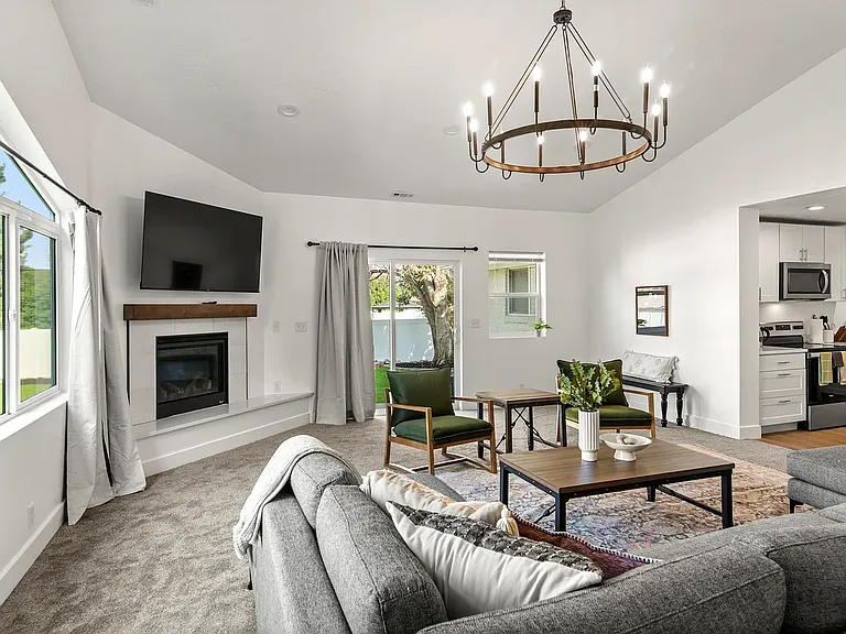 940 E Buddlea Dr — Photo 3