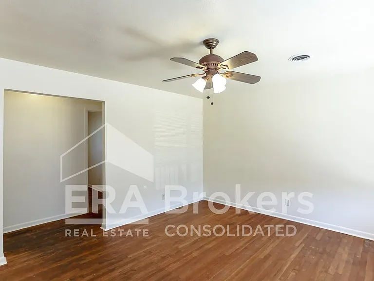 1401 Illinois Ave — Photo 2