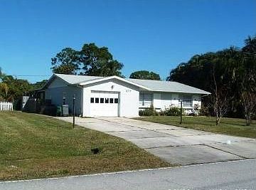 1st image of 385 SW Lakehurst Dr