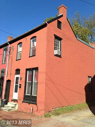 471 W South St photo 1