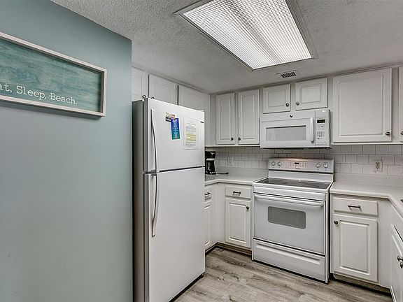 4th image of 205 N 74th Ave. N #605