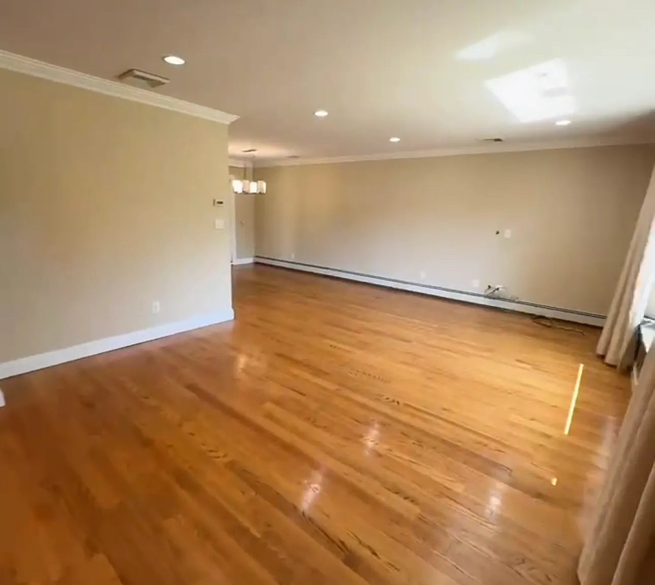 4 bed, $5,600 — Photo 2