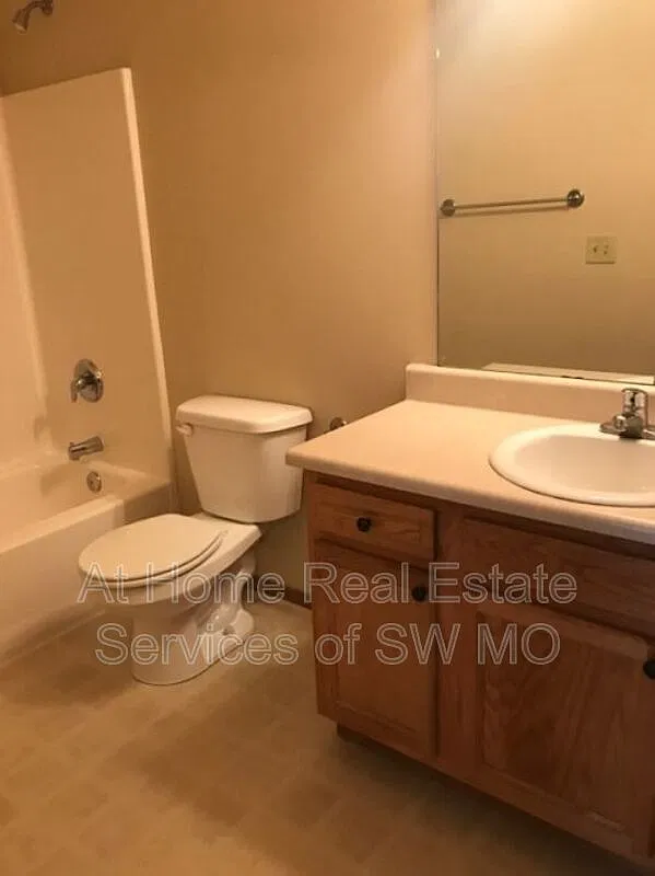 3 bed, 2.0 bath, 1228 sqft, $1,280 — Photo 3