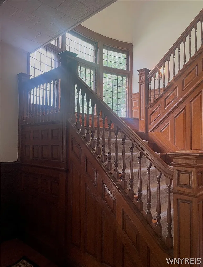 2 bed, 2.0 bath, 3831 sqft, $2,200 — Photo 2